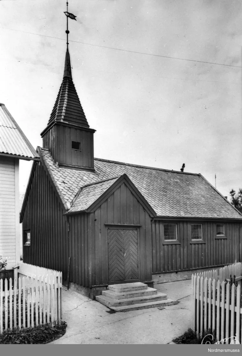 Reprofoto av Grip kirke, nå i Kristiansund kommune. Reprofotograf er Nils Williams.