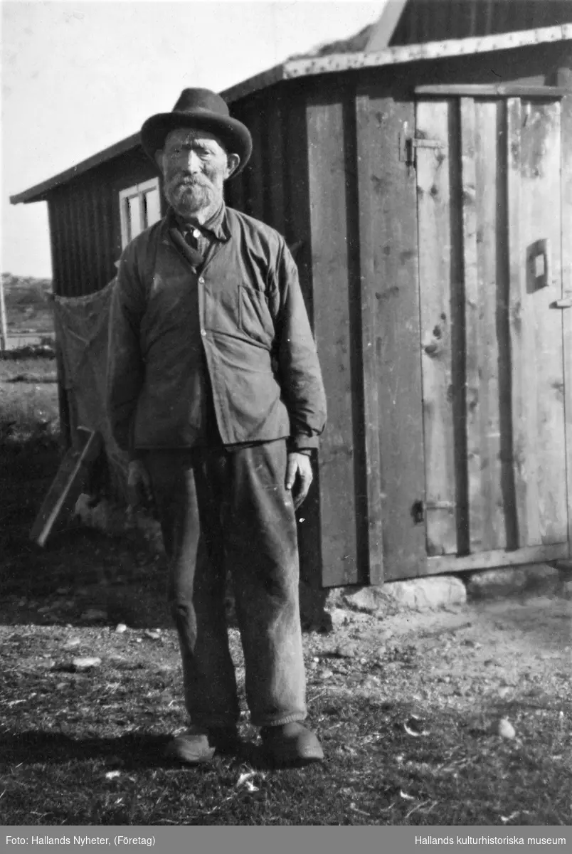 Fiskaren Johan Bernt Andersson. Bilden ingår i Värös FA-Arkiv, FA79/81J:14.  Tillhör samlingen med fotokopior från Hallands Nyheter som är från 1930-1940-talen.