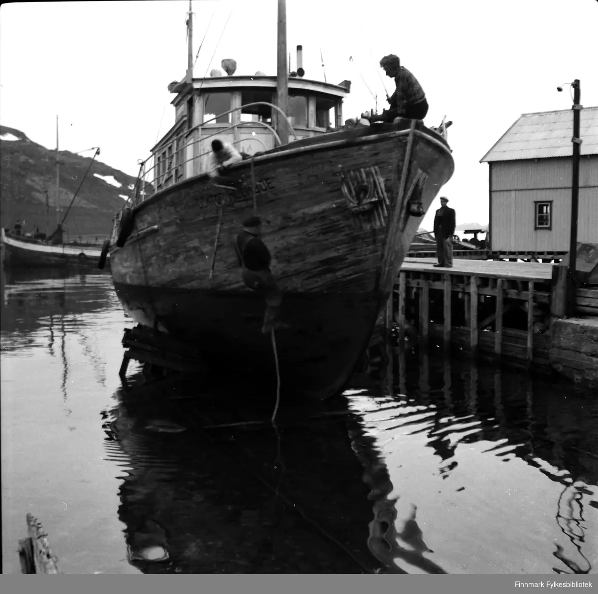 Legeskyssbåten "Doktor Holmboe" på slippen 1955.