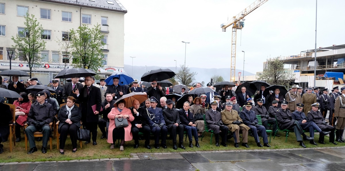28. mai 2015, 75 års minnemarkering av frigjøringen av Narvik under andre verdenskrig. Del 1: Åpningsseremoni ved Frihetsmonumentet på Narvik torg. Foto: Harald Harnang.