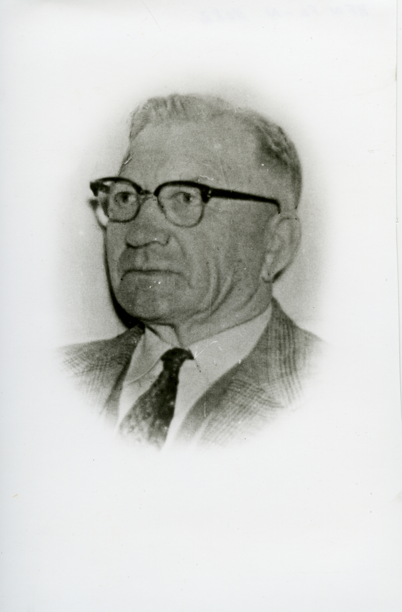 Portrett
Knut A Kleven. Arbeiderpartiets første orfører i Nes 1952-1959
