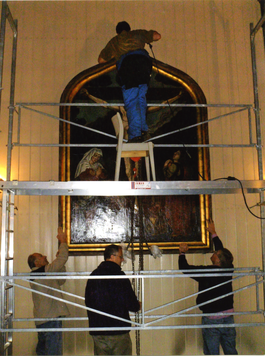 Restaurering av altertavle
Restaurering av den gamle altertavlen i Nes kirke. Tavla blir tatt ned.
