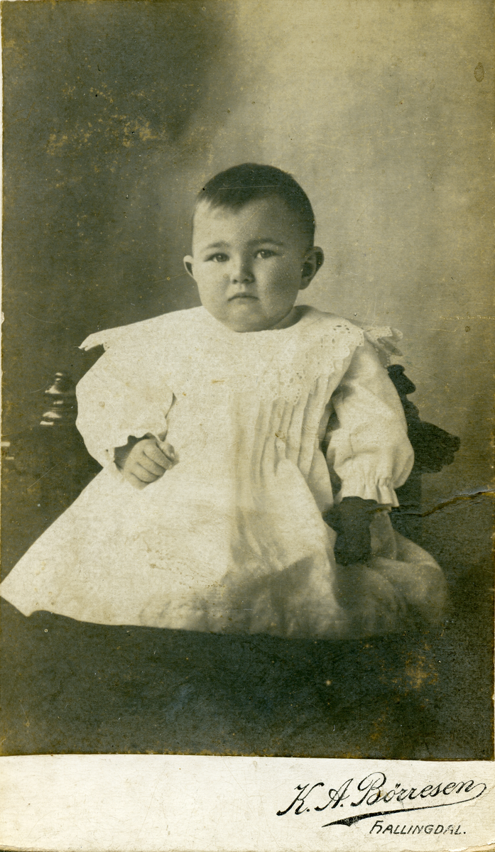 Portrett av Kristi Dokken som barn
