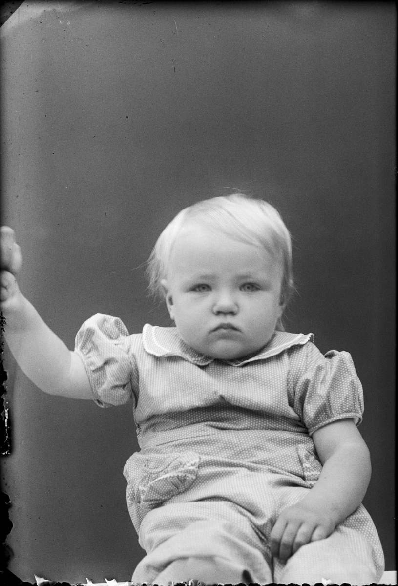 Ateljéporträtt - spädbarn, Alunda, Uppland