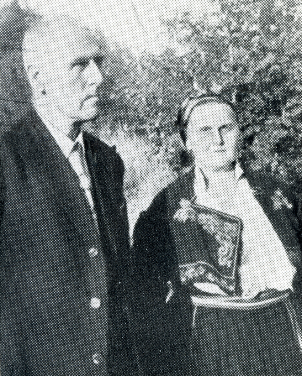 Dyrlege Fjalestad med kone fotografert av Varden i 1953.