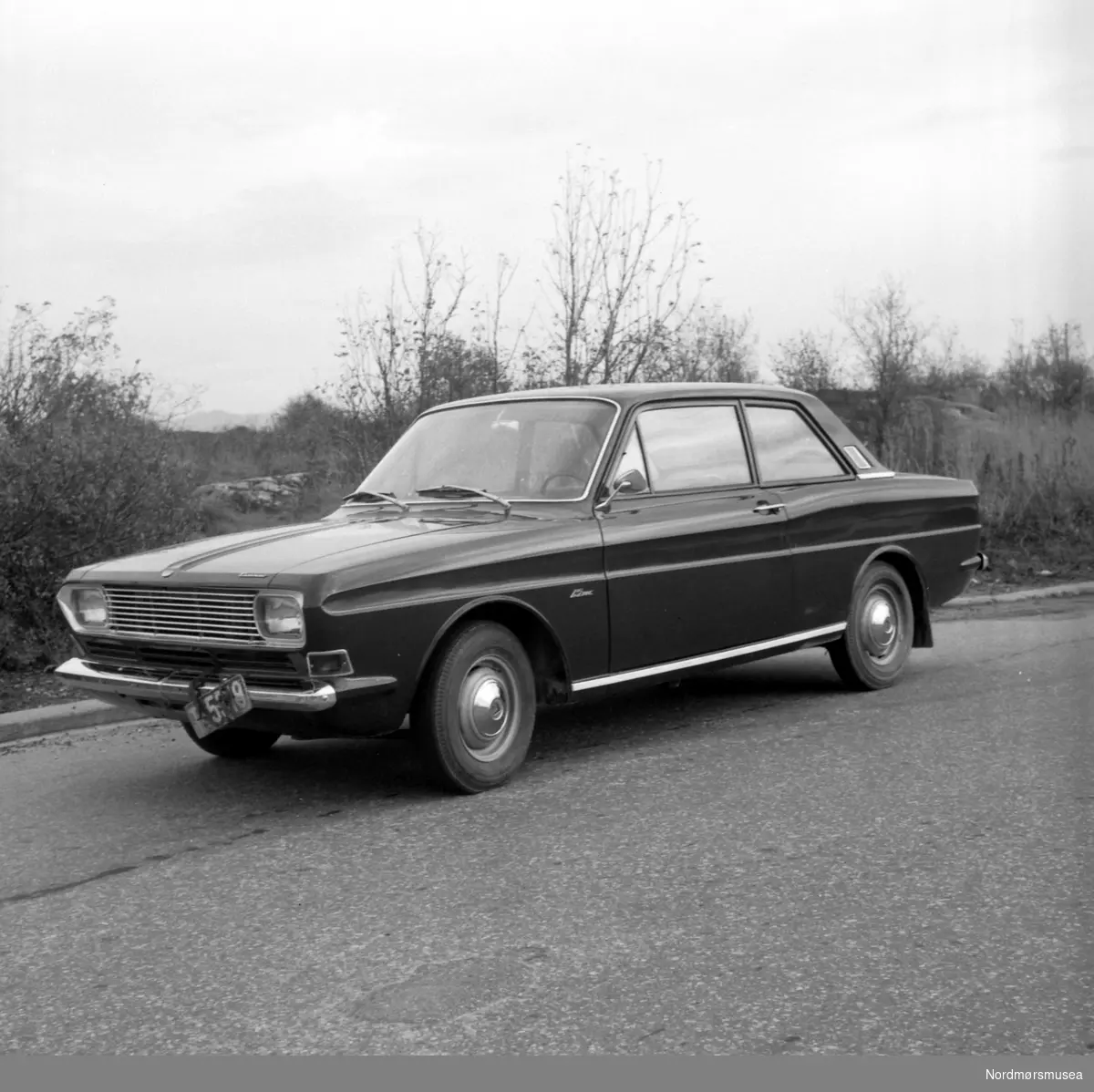 Foto av en bil. Bildet er datert til august 1966. Fra Romsdalspostens arkiv.