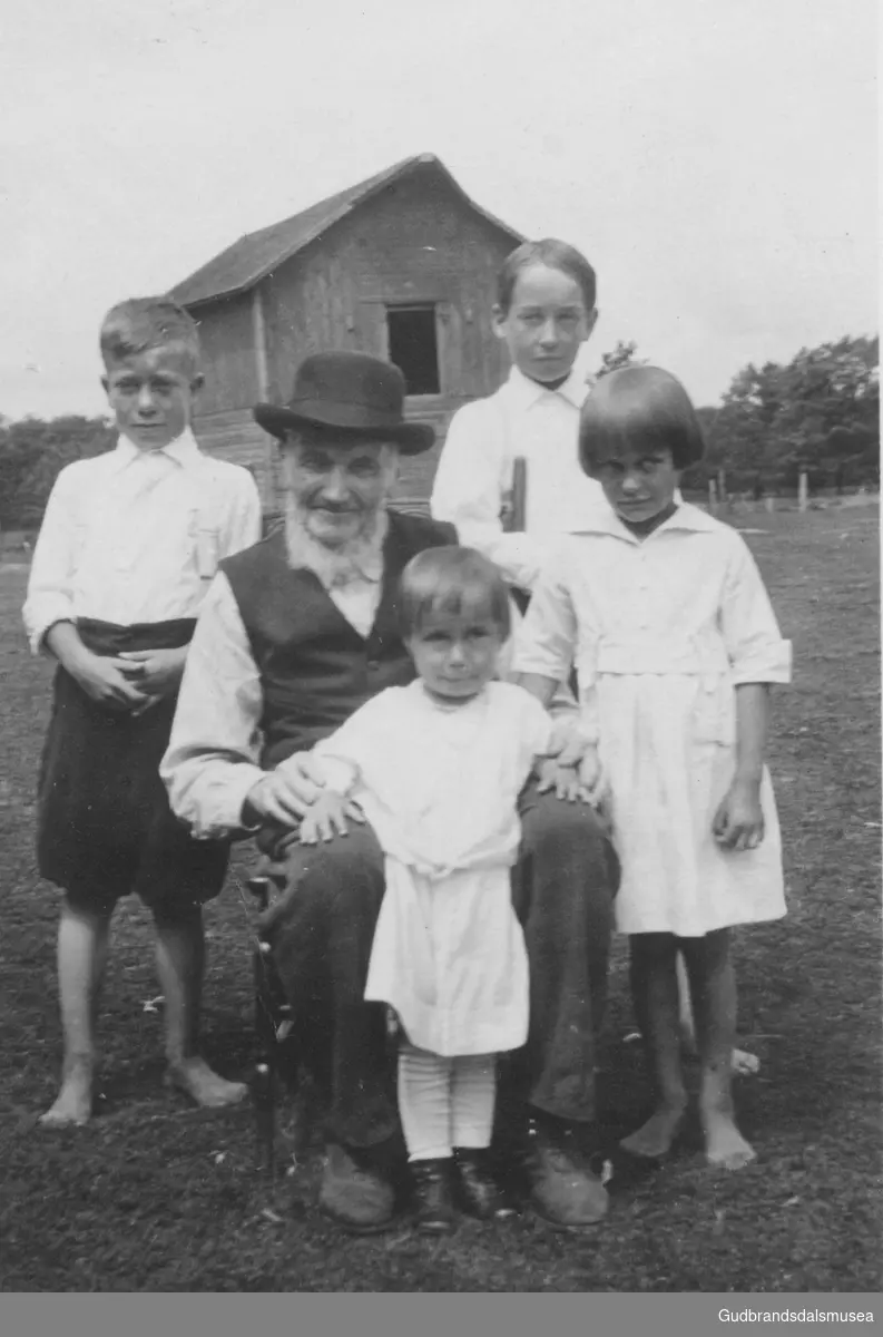 Iver Bræk (f. Slette 1833) med barnebarn i Amerika