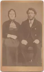 Portrett av et eldre par. Marie og Nils Grønbech. Paret sitt