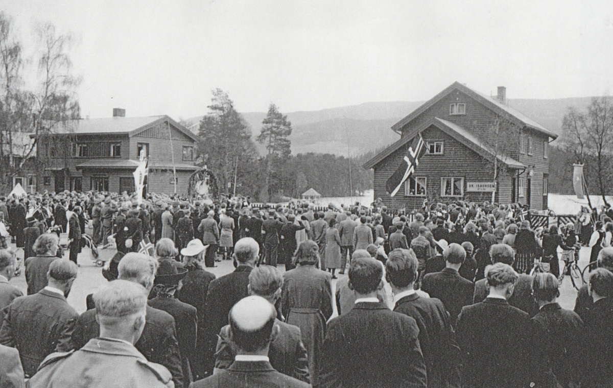 Fredsfeiring på Fagernes våren 1945
