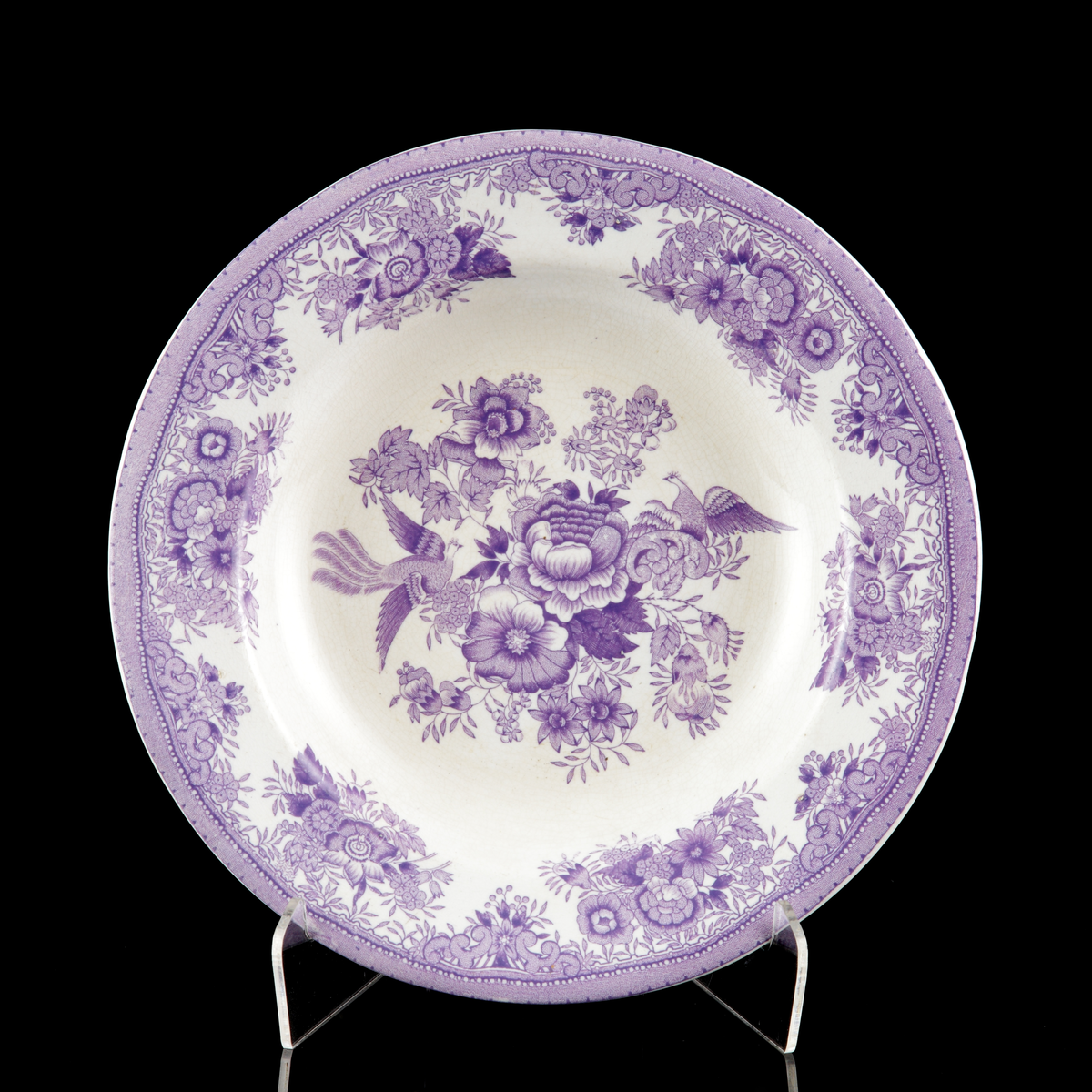Djupa tallrikar (9 st.), med tryckt dekor i ljust violett. Blommönster och fasaner.