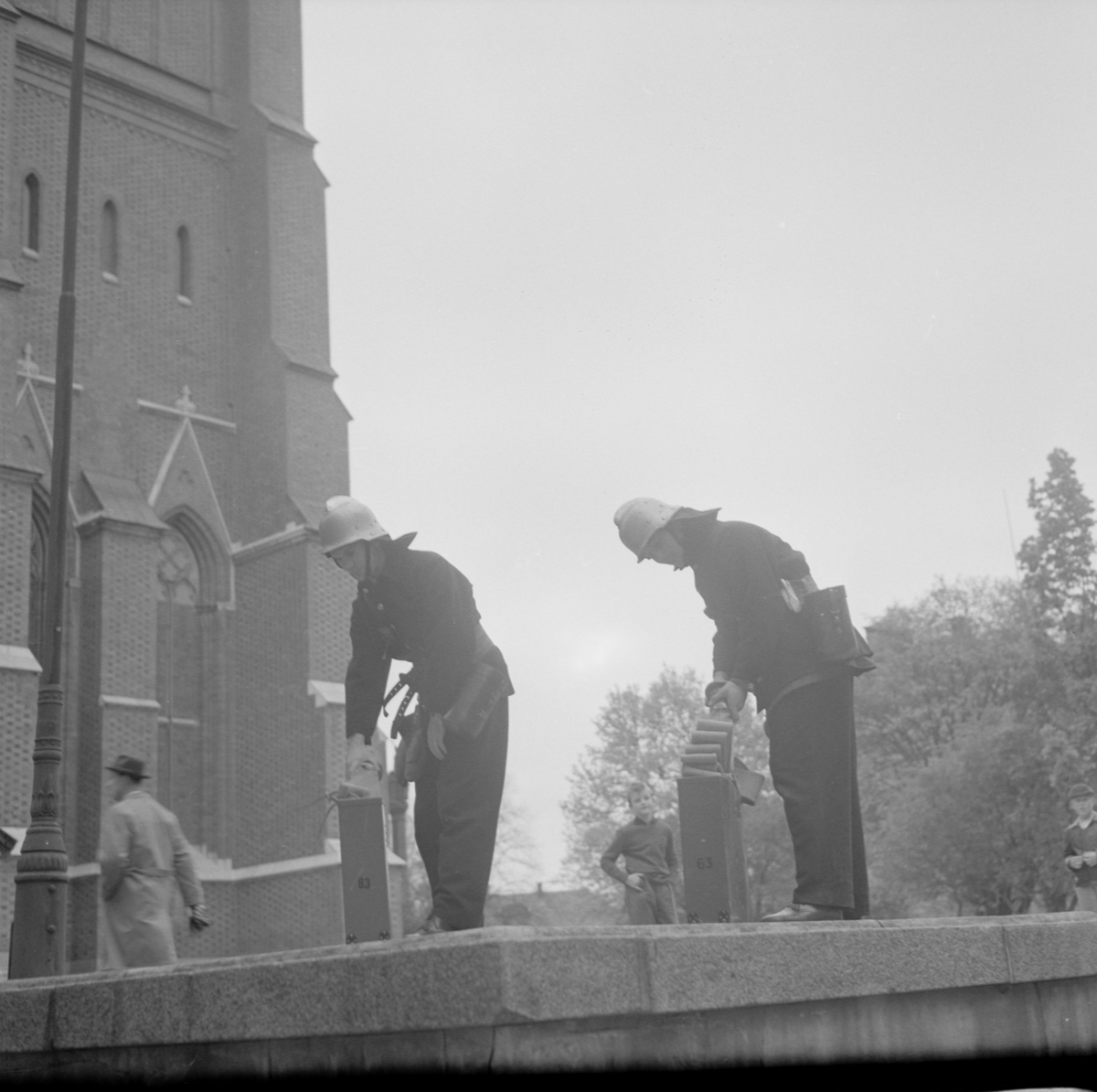Uppsala stads brandkår - brandövning vid Domkyrkan oktober 1958