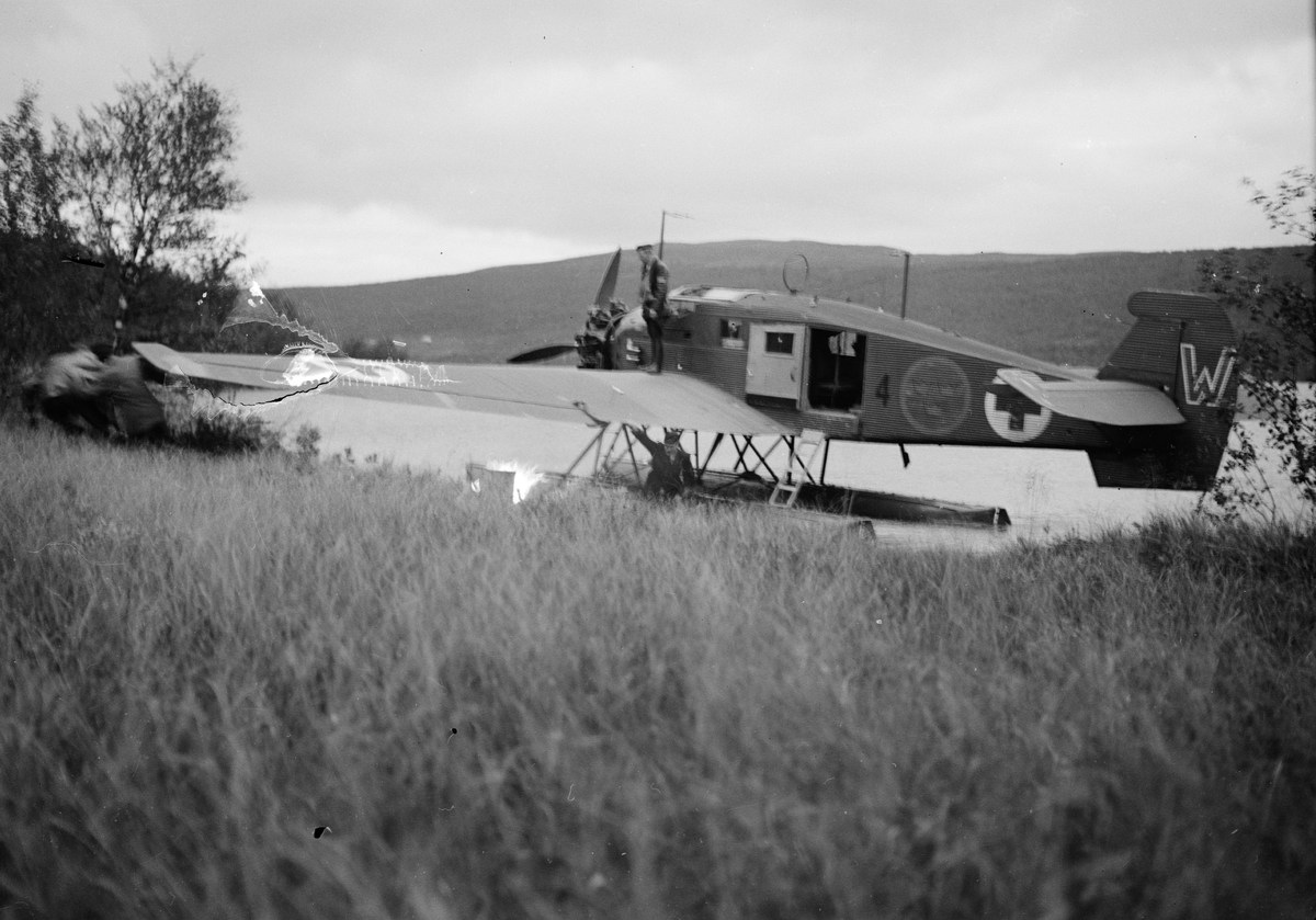 Ambulansflyg vid en sjö