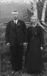 Brudeparet Kristen Horten (f. Kolstadløkken 1897) og Ragnhil