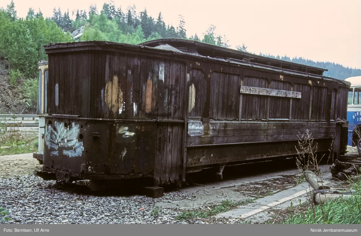 Vognkasse fra gammel sporvogn, hentet fra Polen, her ved Vinterbro i Ås kommune