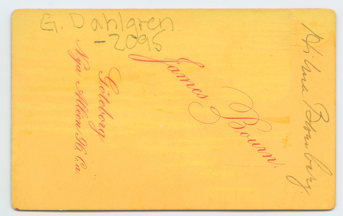 På kuvertet står följande information sammanställd vid museets första genomgång av materialet: Hilma Blomberg