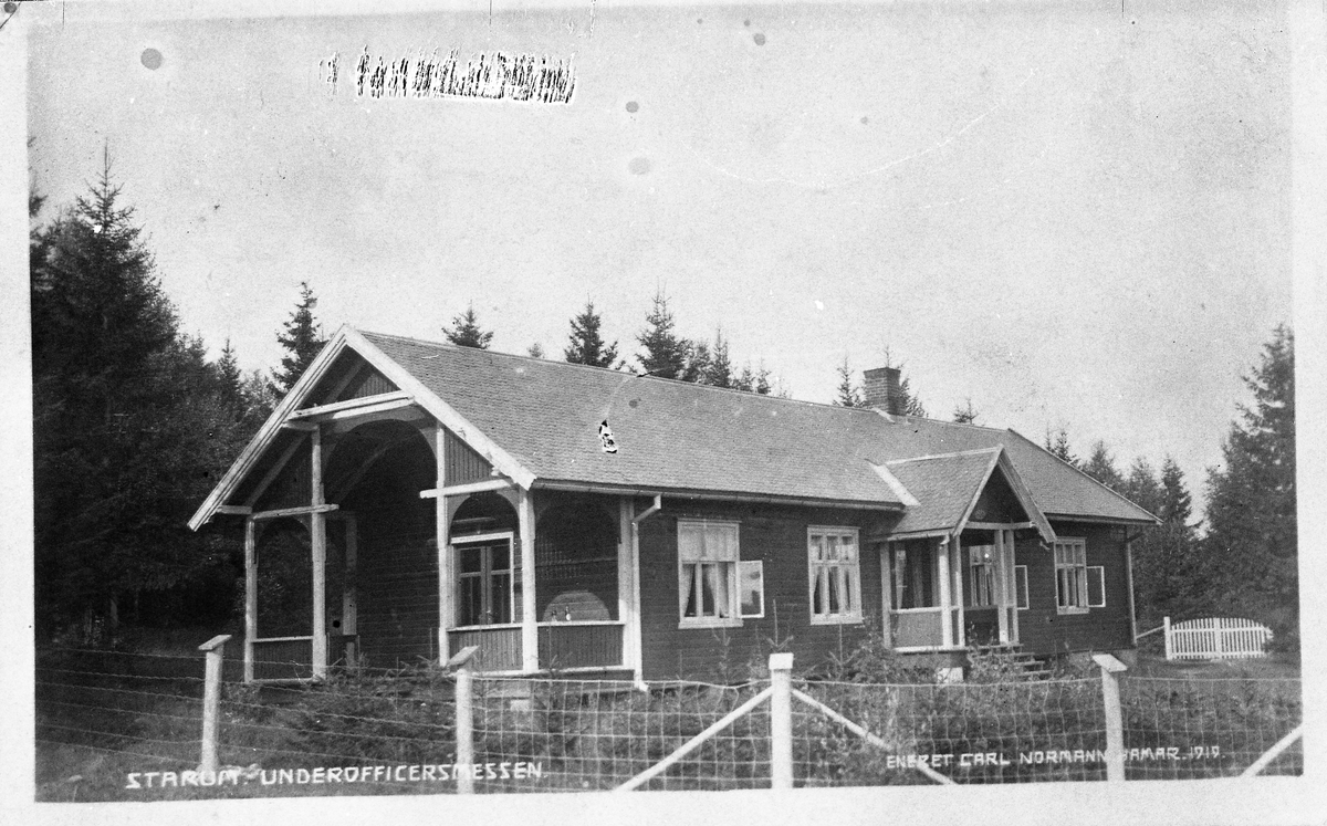 Postkort som viser underoffisersmessa på Starum, Østre Toten, 1919.