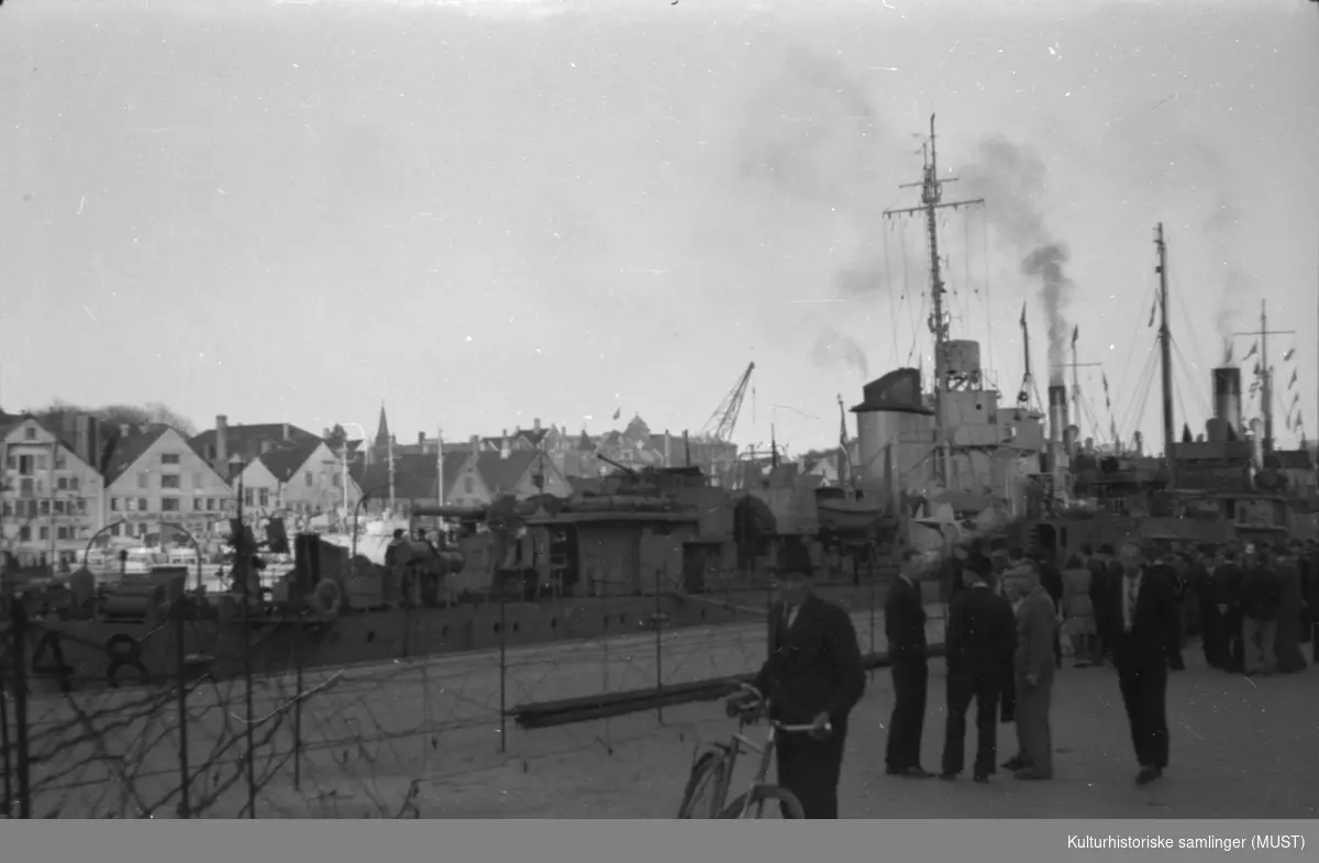 Jageren Sleipner (H48) fotografert etter fartøyets retur fra UK  i mai 1945.