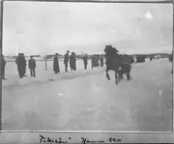 Trolig travkjøring på Mjøsisen utafor Hamar 1911. Ingen anne