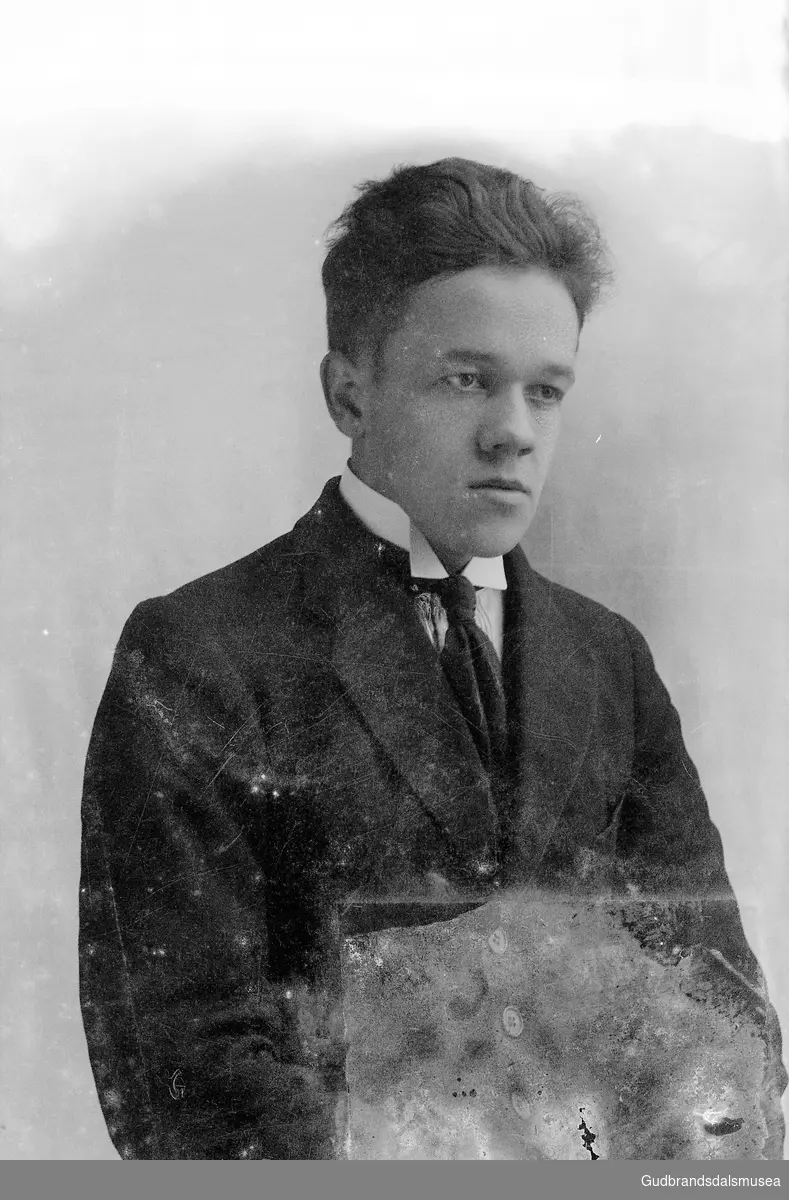 Olaf Holø (f. 1907), Lom