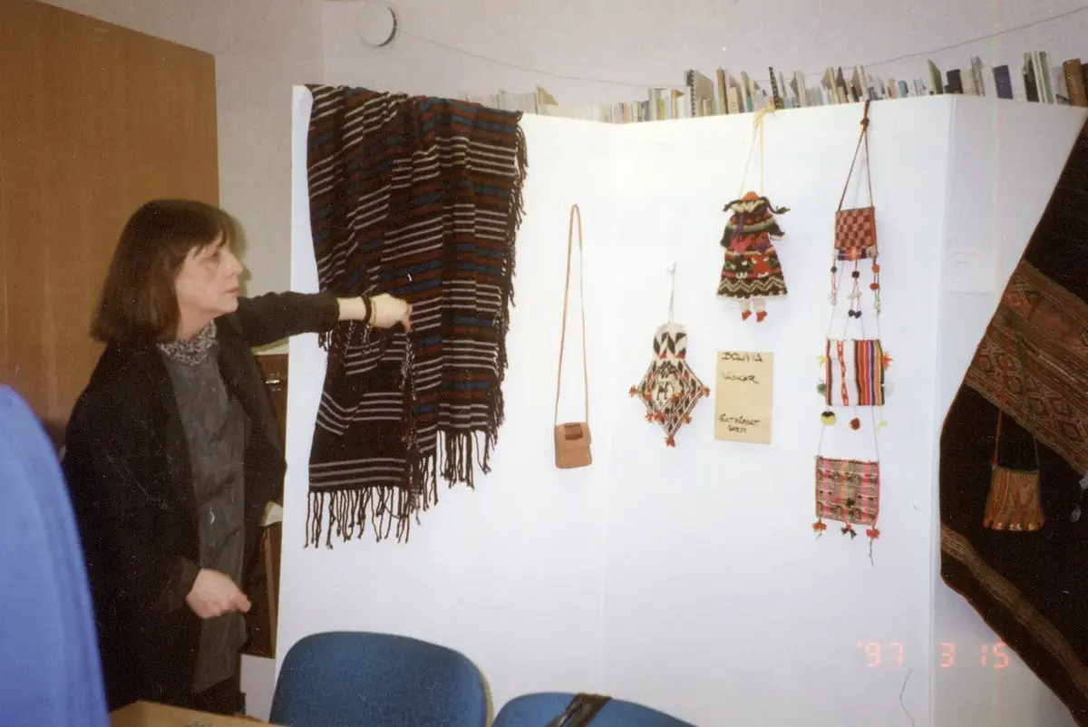 Kurs i utställning av textilier mars 1997. Kursledare: Ann-Britt Brånby.