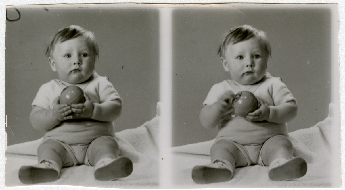 Foto av forfatter Tor Åge Bringsværd som spedbarn, foto antagelig tatt i 1940
