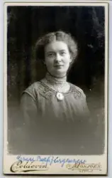 Grace Bech Jürgensen juni 1913, Mosjøen.
Bilde er fra fotoal