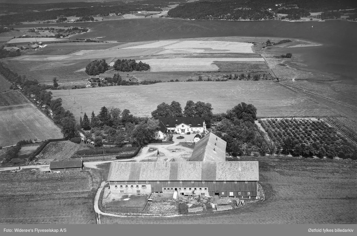 Flyfoto Fra Borge Kommune Fredrikstad I Østfold Widerøes Flyveselskap As Østfold Fylkes 