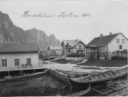 Handelsstedet Svolvær 1892.
Familien Bergs hus på Svinøya i 