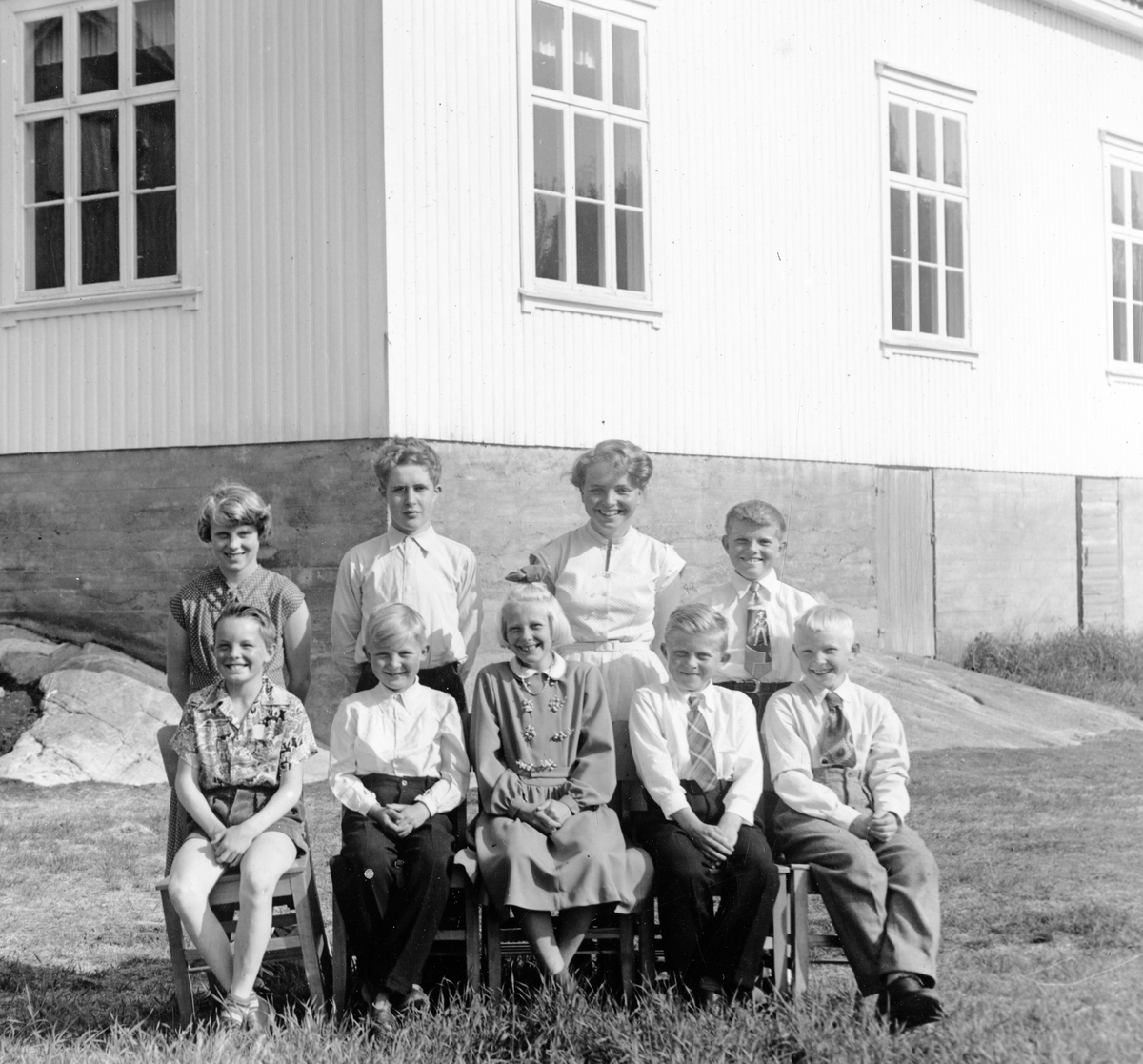 Jomfruland skole Klasse 1 - 2.  9.06.1956. Klasseforstander Kjellfrid Bakken.