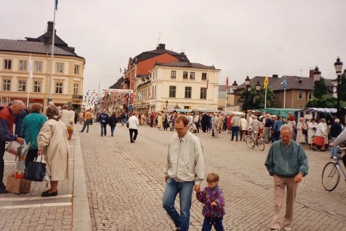 Bussresa 1994 till Nynäs och Nyköping. Stora torget. 
Foto: Neida och Stig Jonsson.