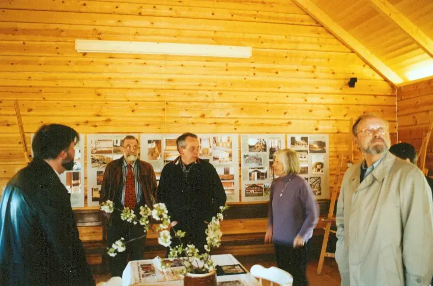 Byggnadsprisjuryn besöker Långängens gård, Värmdö kommun 2005.