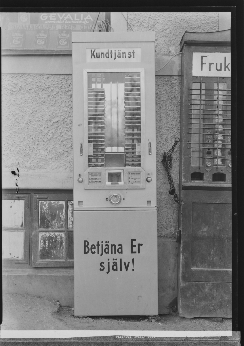 Varuautomat i Västerås. Foto av Emilj Wijgård, utan årtal.