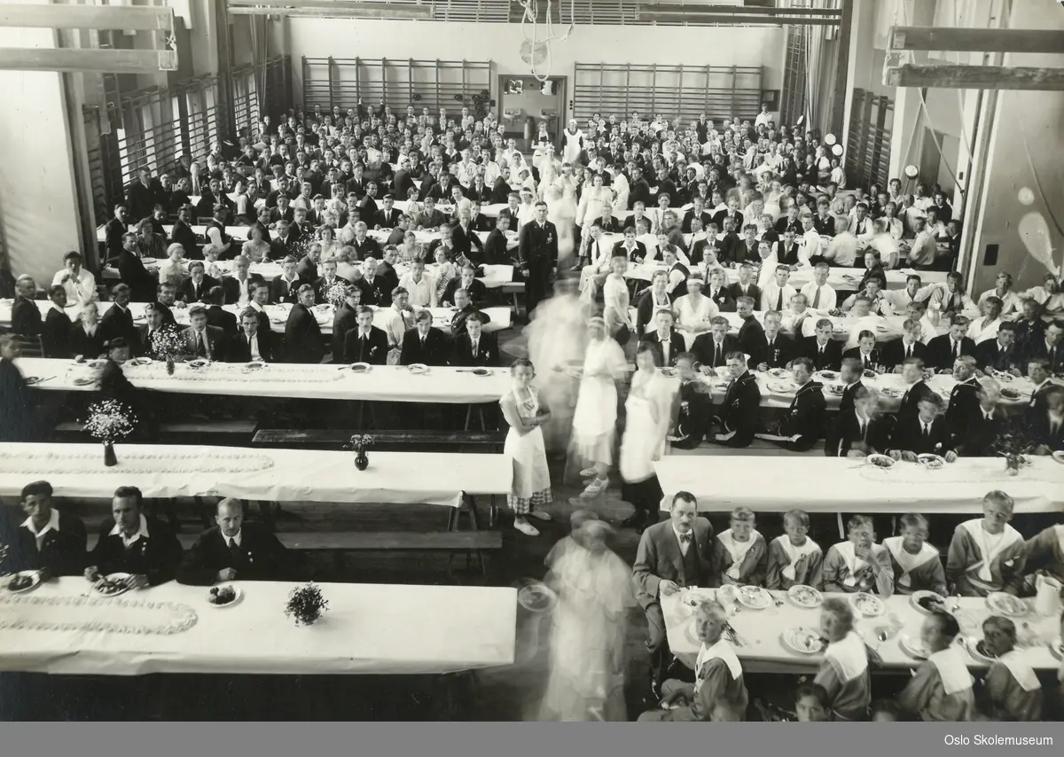 Spisesalen på Møllergata skole i sammenheng med gutte- og ungdomsskorpsenes landsstevne i 1934.