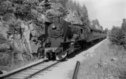 Damplokomotiv type 45a nr. 1 med persontog i Kobbervikdalen 