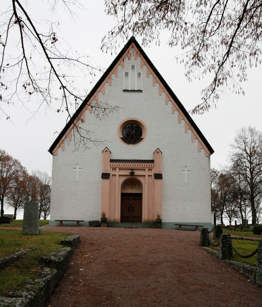 Löts kyrka, Löts socken, Uppland 2013