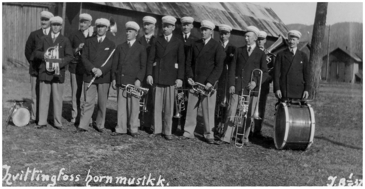 Hvittingfoss hornmusikk 1. mai 1932.
Personene ikke identifiserte.