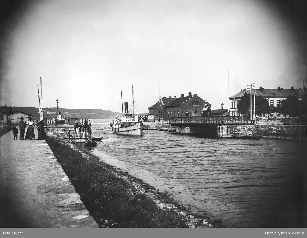 Kanalen i Moss med Bastå, ferge Moss - Horten.