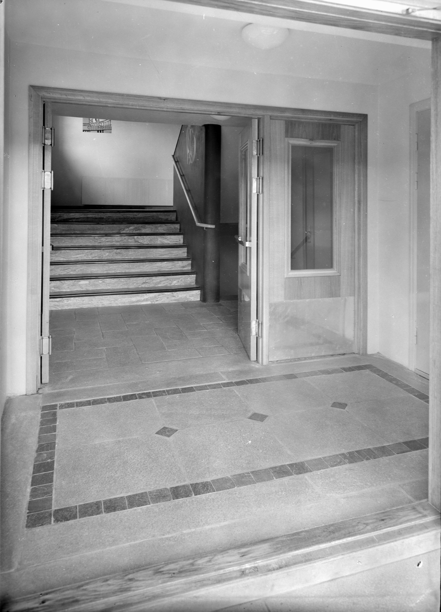 Inngangsparti, trapp og gulv på Melhus, Lundamo og Heimdal skole