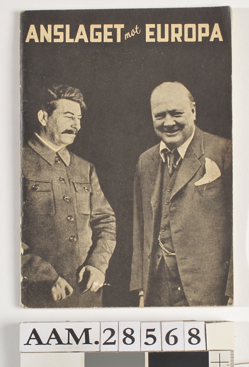 Stalin og Churchill avbildet på forsiden