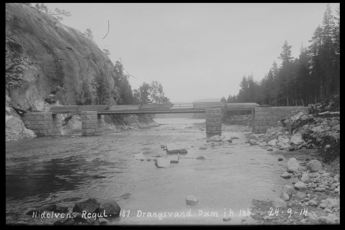 Arendal Fossekompani i begynnelsen av 1900-tallet
CD merket 0446, Bilde: 19  og 20
Sted: Drangsvann dam
Beskrivelse: Regulering 