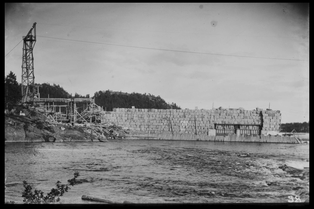 Arendal Fossekompani i begynnelsen av 1900-tallet
CD merket 0468, Bilde: 29
Sted: Flaten
Beskrivelse: Dam og taubanemast