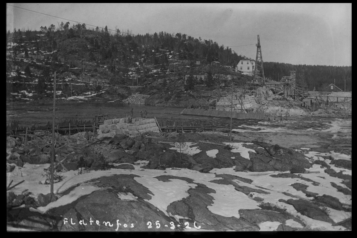 Arendal Fossekompani i begynnelsen av 1900-tallet
CD merket 0468, Bilde: 69
Sted: Flaten
Beskrivelse: Damanlegget sett fra vestsiden