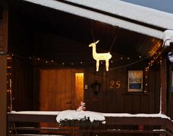 Julebelysning

Hvit lysende reinsdyr hengende ved inngangspa