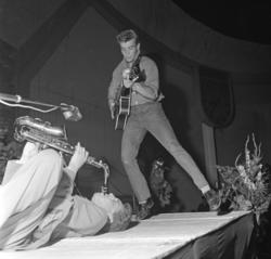 "Smiling Tommy" konkurrerer om å bli Oslos rocke-konge på Jo