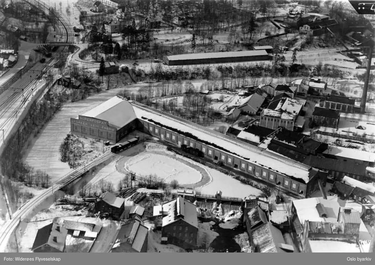 Lysaker kemiske fabrikk, Lilleakerveien 2, Mølledammen, Lysakerelven (Flyfoto)