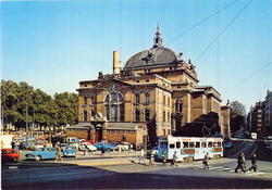 Stortingsgata ved Nationaltheatret. Studenterlunden. Trikker