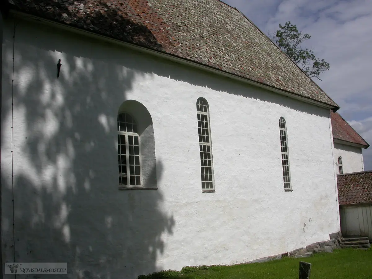 Muranker i Veøy kirke...(Se Romsdalsmuseets årbok 2008