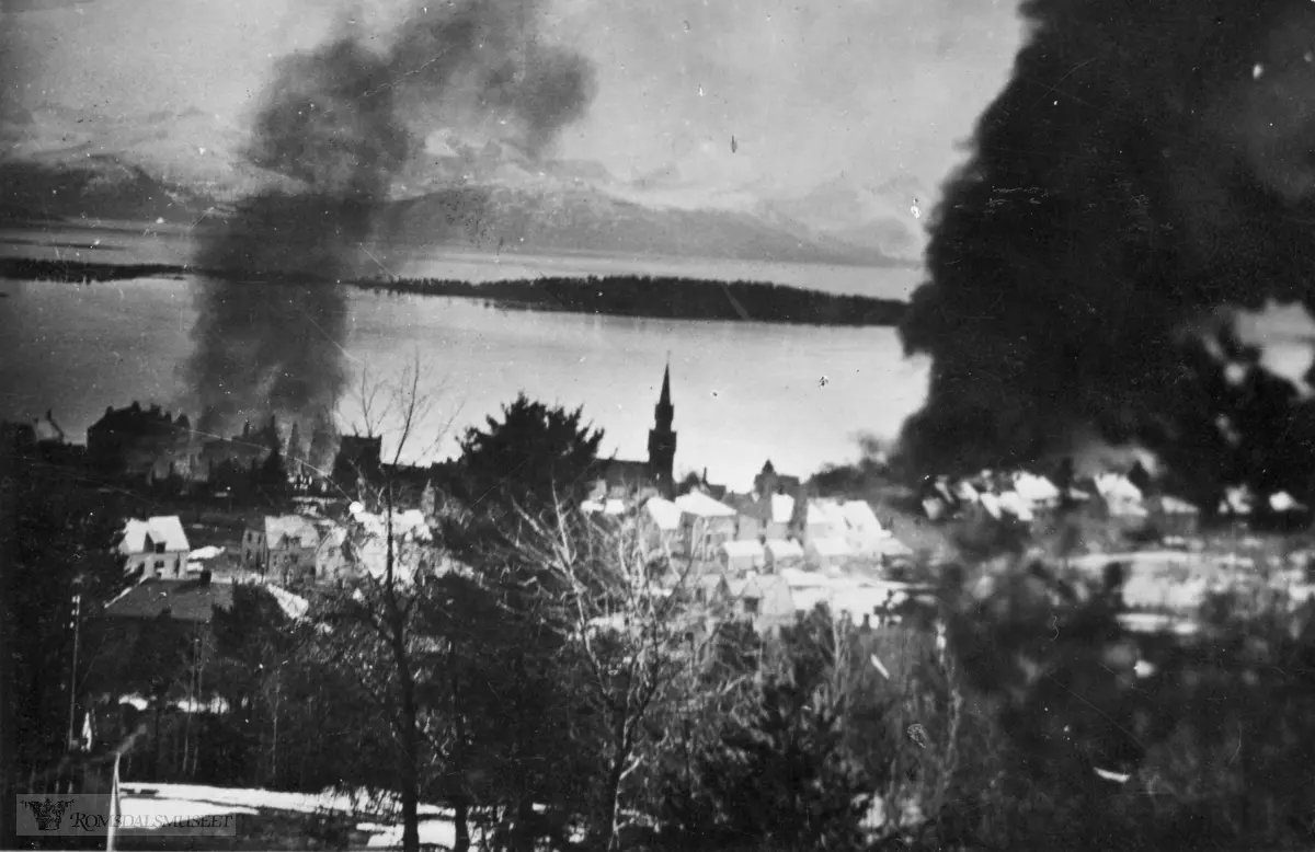 Molde by sett fra nord., Molde sett fra nord..bilde er tatt mellom 15.04.1940-30.04.1940.