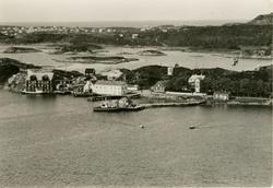 Rødsetbrygga til venstre.