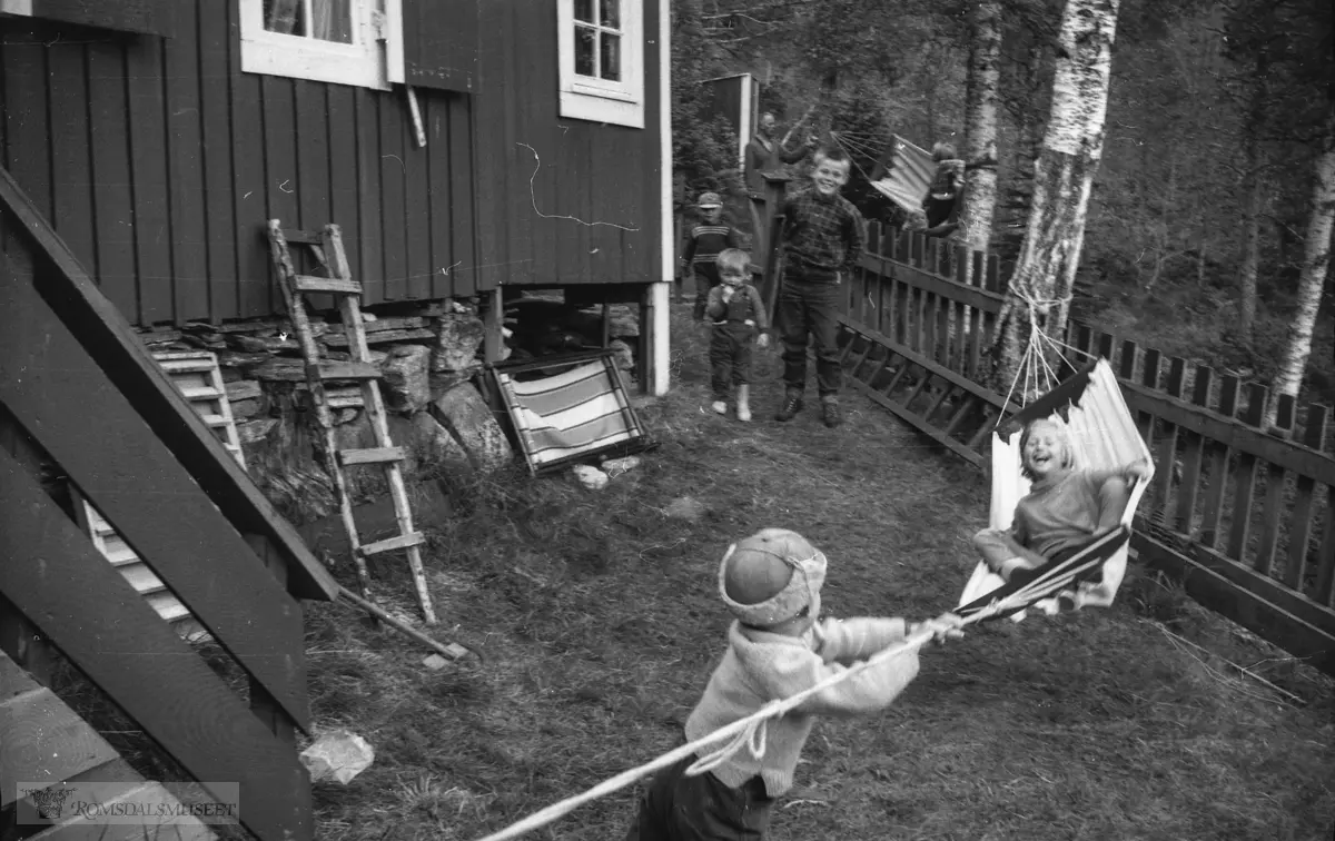 "På hytta juli 1964".